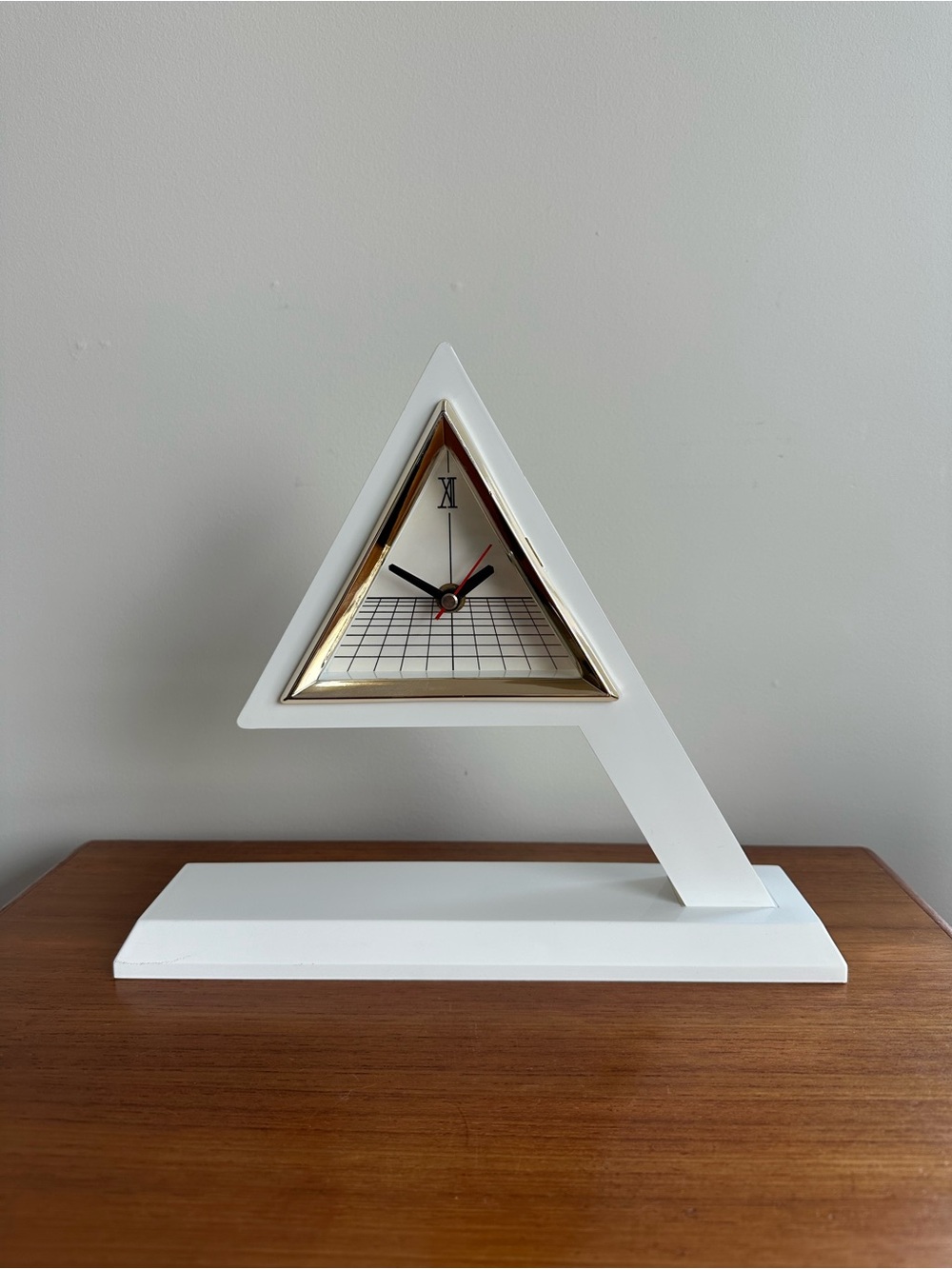 VINTAGE 80s | TOYO ALGAR POST MODERN TRIANGLE CLOCK | WHITE & GOLD | WORKS!